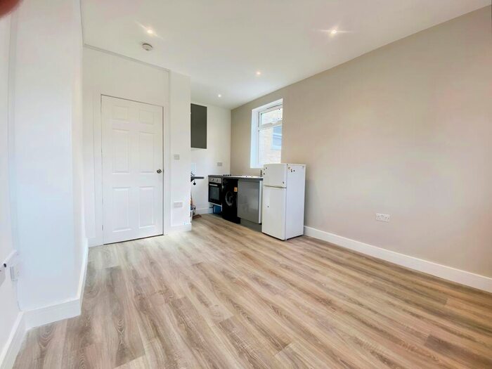 Studio To Rent In Romford Road, Manor Park, E12