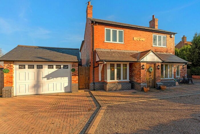 4 Bedroom Detached House For Sale In Crown East Lane Lower Broadheath, Worcestershire, WR2