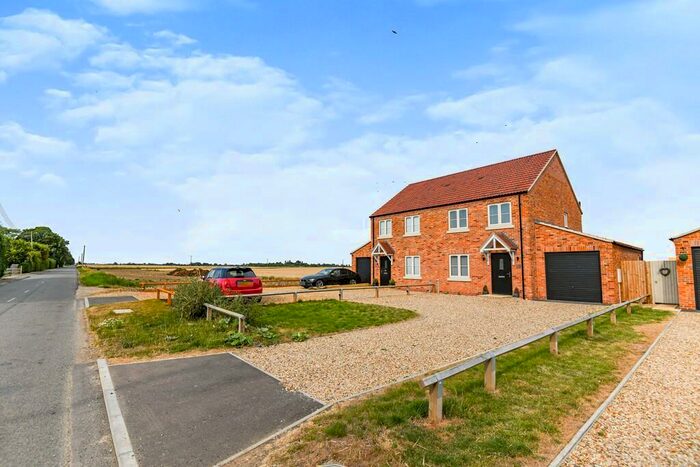 3 Bedroom Semi-Detached House For Sale In Broadgate, Sutton St Edmund, Spalding, Lincs, PE12