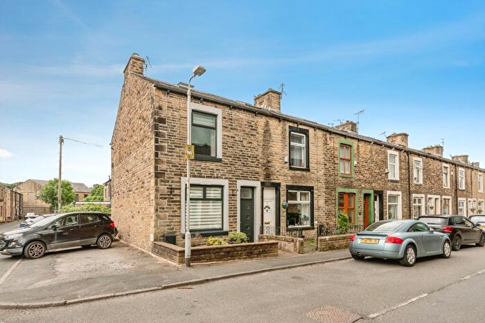 3 Bedroom End Of Terrace House For Sale In Lee Street, Barrowford, Nelson, Lancashire, BB9