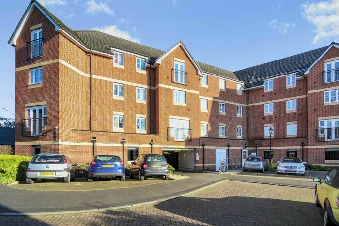 2 Bedroom Flat To Rent In Eaton Avenue, Slough, SL1
