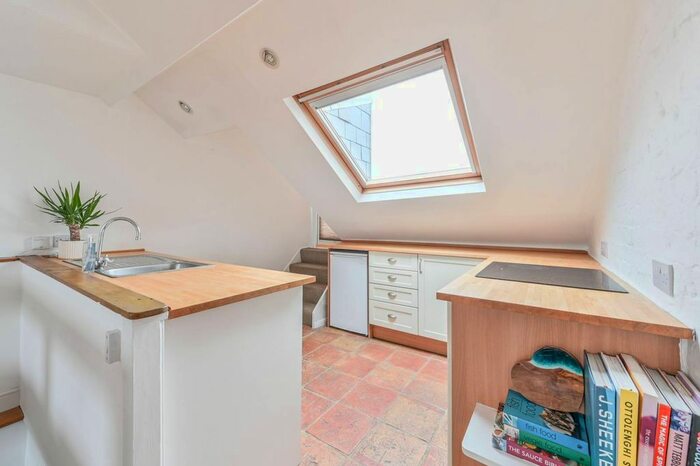 2 Bedroom Flat To Rent In Clapham Common North Side, Clapham Common North Side, London, SW4