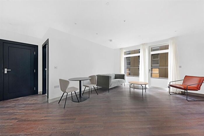 1 Bedroom Flat To Rent In Eden Grove, Staines-Upon-Thames, TW18