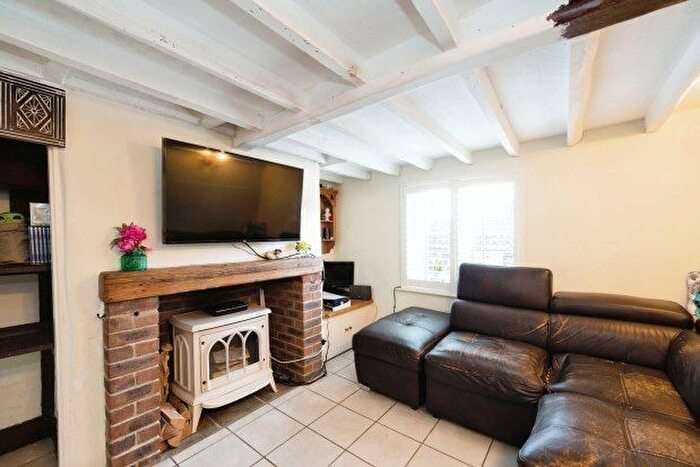 2 Bedroom Cottage To Rent In Manor Road, Hayling Island, PO11