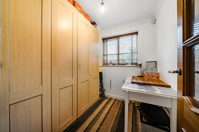 4 Bedroom Detached House For Sale In Sword Gardens, Rushy Platt, Swindon, SN5