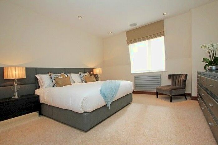 3 Bedroom Flat To Rent In Holbein Place, London, SW1W