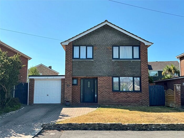 3 Bedroom Detached House For Sale In Lynric Close, Barton On Sea, Hampshire, BH25