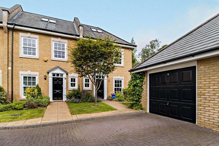 4 Bedroom Town House To Rent In Vantage Mews, Northwood, HA6