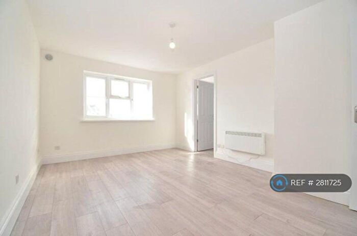 2 Bedroom Flat To Rent In Butteridges Close, Dagenham, RM9