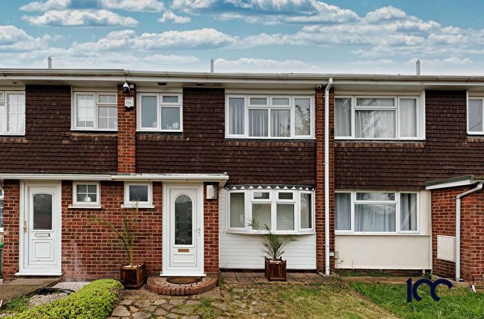 3 Bedroom Terraced House For Sale In Crownmead Way, Romford, RM7