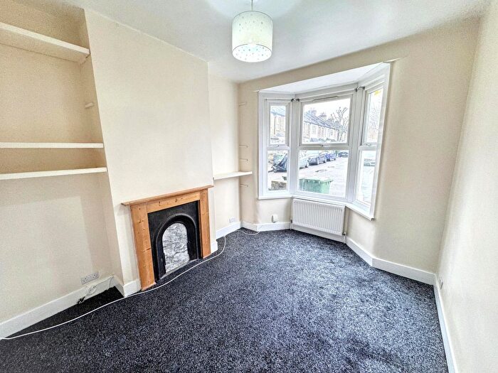 3 Bedroom Property To Rent In Hollybush Street, Plaistow, E13