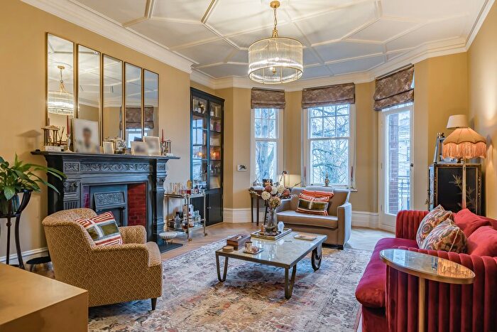 2 Bedroom Flat For Sale In Oakwood Court, London, W14