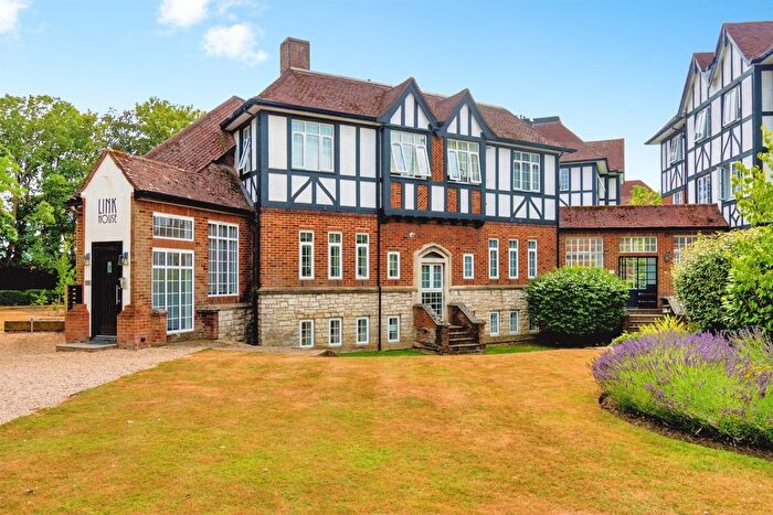 1 Bedroom Flat For Sale In Millbrook Road East, Southampton, SO15