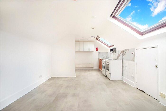 Studio To Rent In Upper Tollington Park, London, N4