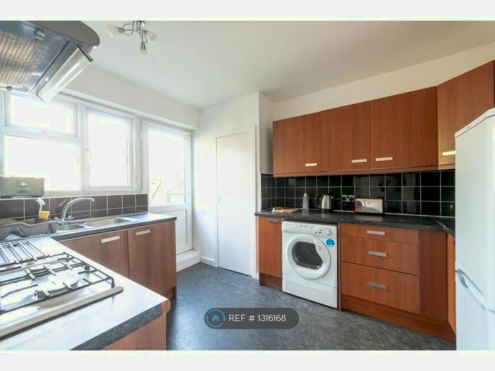 2 Bedroom Maisonette To Rent In Amesbury Avenue, Streatham Hill SW2