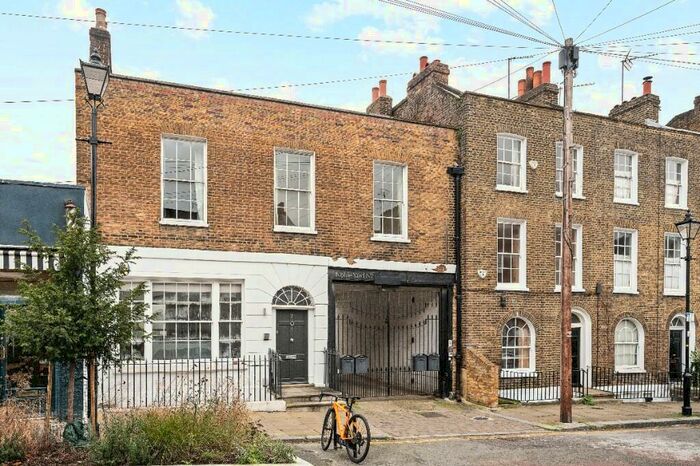 3 Bedroom Flat To Rent In Charlton Place, London, N1