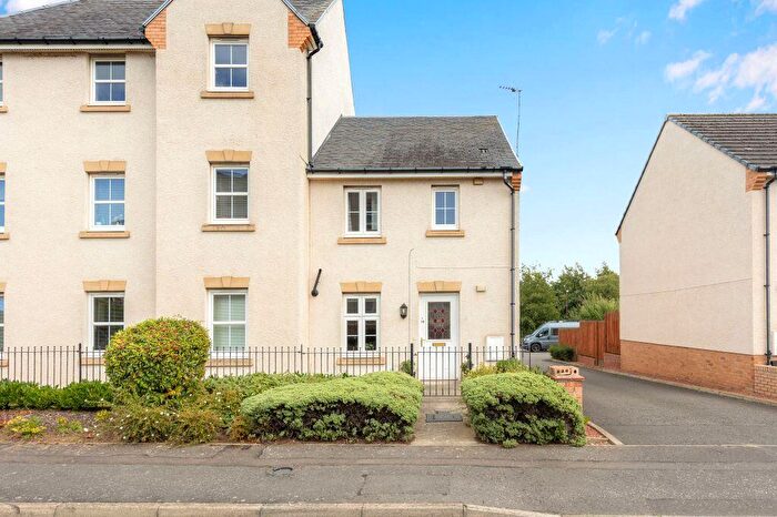 3 Bedroom Semi-Detached House For Sale In Burnbrae Avenue, Bonnyrigg, EH19