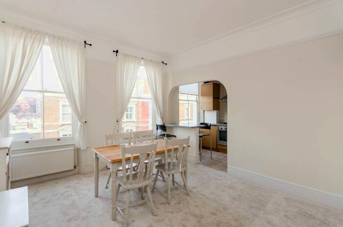 2 Bedroom Flat To Rent In Hogarth Road, Earls Court, London, SW5