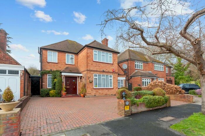 3 Bedroom Detached House To Rent In Brockley Avenue, Stanmore, HA7