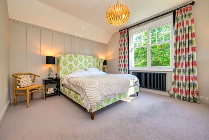 5 Bedroom Detached House For Sale In St Peters Hill, Caversham Heights, RG4