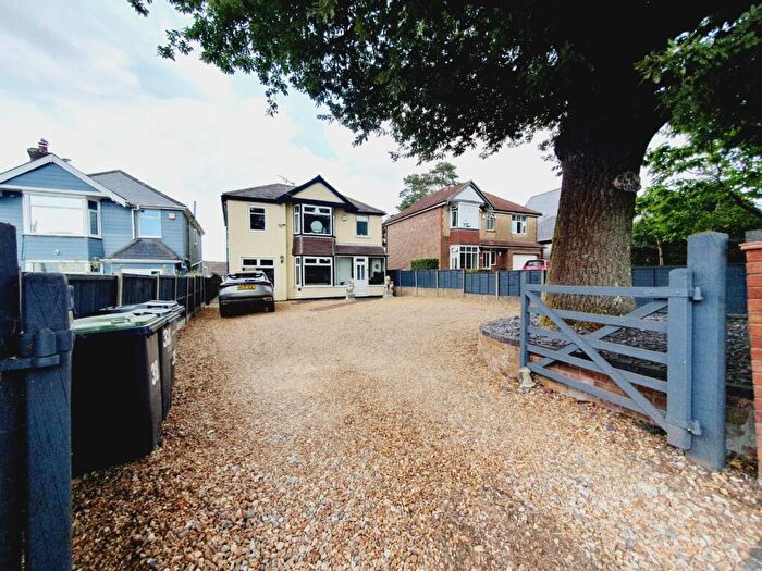 5 Bedroom Detached House To Rent In Lovedean Lane, Waterlooville, Hampshire, PO8