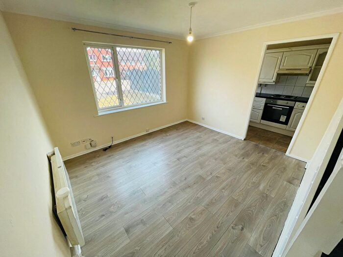 1 Bedroom Flat To Rent In Beaumont Drive, Northampton, NN3