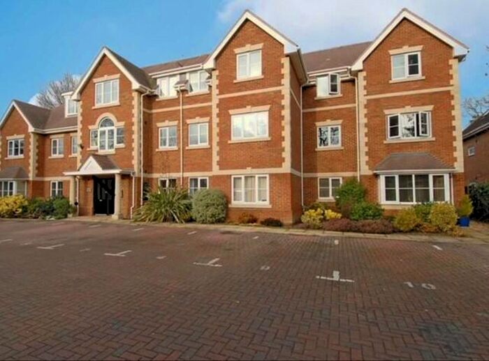2 Bedroom Apartment To Rent In Heron Court, Sandhurst, GU47