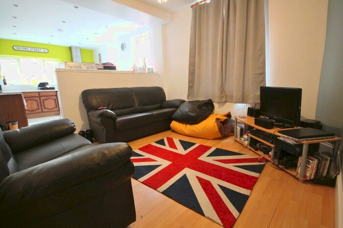 5 Bedroom End Of Terrace House To Rent In Fosse Road South, West End, Leicester, LE3