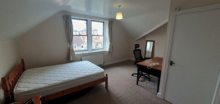 1 Bedroom Flat To Rent In Elliston Road, Redland, Bristol, BS6