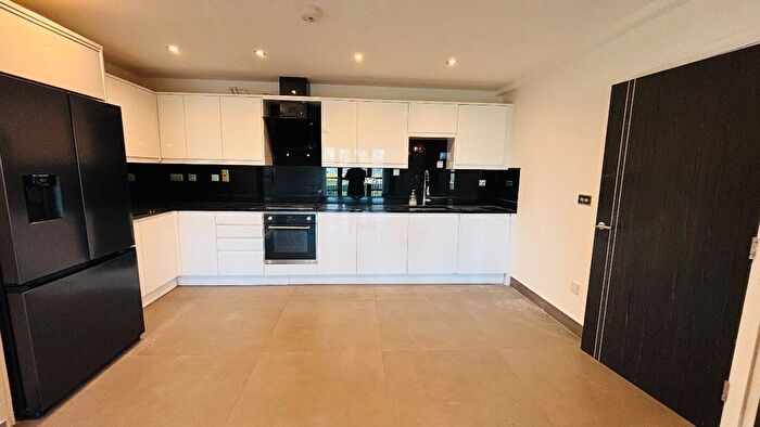 2 Bedroom Flat To Rent In Copperfield Road, London, E3