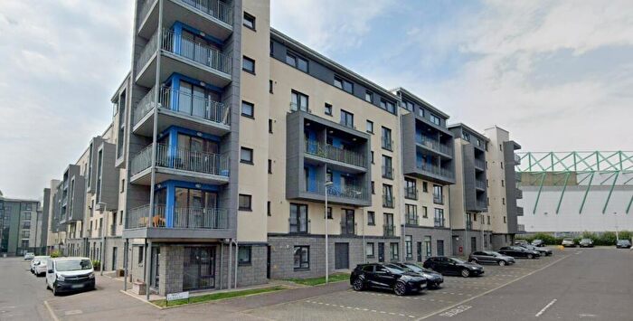 2 Bedroom Flat To Rent In West Kilnacre, Edinburgh, Midlothian, EH7