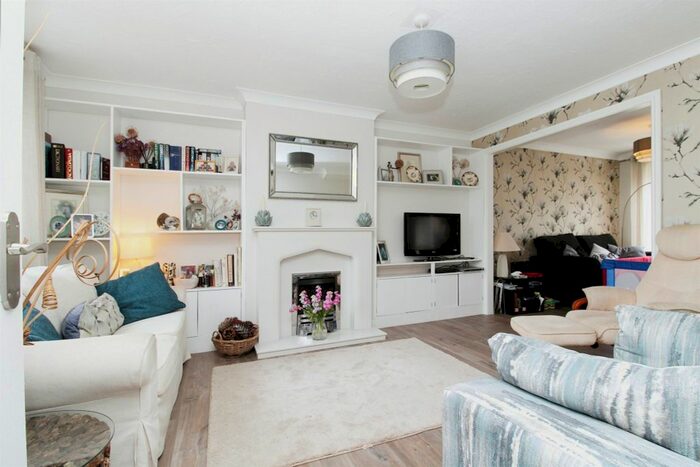4 Bedroom Detached House For Sale In The Meadows, Marshfield, Cardiff, CF3
