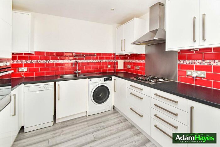 2 Bedroom Apartment To Rent In Holden Road, Woodside Park, N12