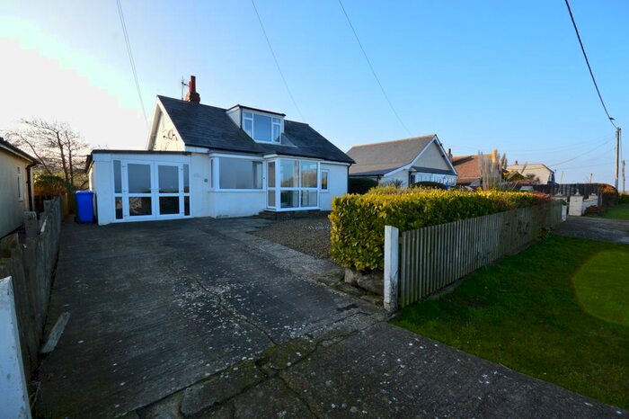 3 Bedroom Bungalow For Sale In Gap Road, Hunmanby Gap, Filey, YO14