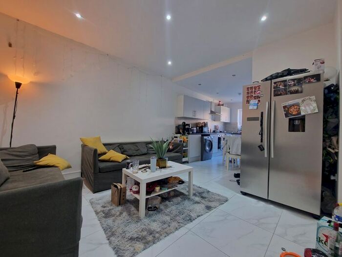 6 Bedroom Terraced House To Rent In Cathays Terrace, Cathays, Cardiff, CF24