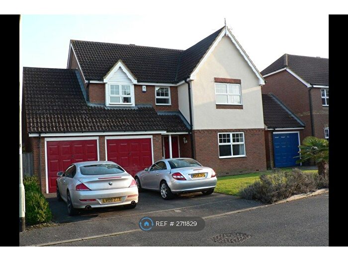 4 Bedroom Detached House To Rent In Barker Close, Reading, RG2
