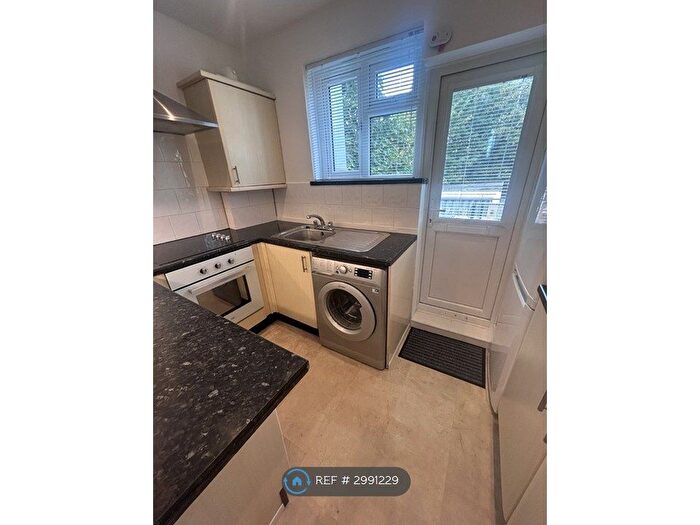 2 Bedroom Flat To Rent In Avery Hill Road, London, SE9