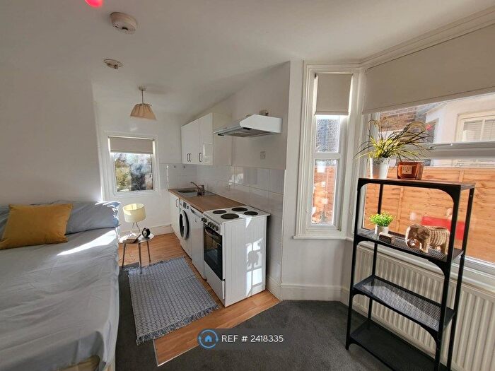 Studio To Rent In Fairbridge Road, London, N19