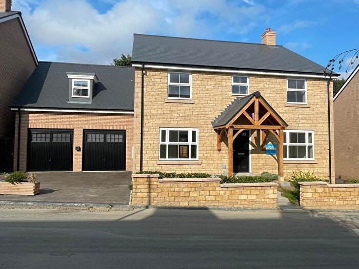 5 Bedroom Detached House For Sale In Orchard Close, Ketton, Stamford, PE9
