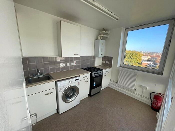 1 Bedroom Apartment To Rent In Rowstock Gardens, Islington, London, N7