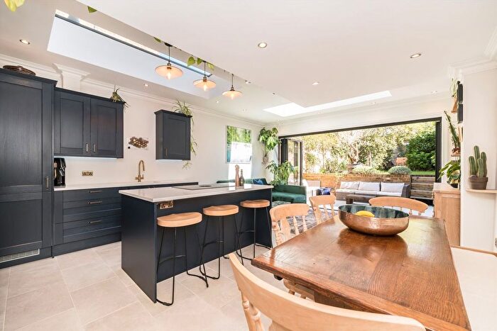 3 Bedroom Flat For Sale In Chelsham Road, Clapham, SW4