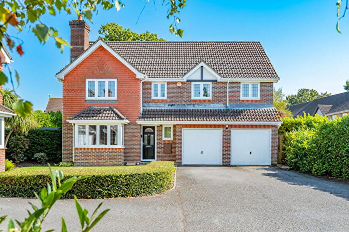 5 Bedroom Detached House For Sale In Courtenay Close, Titchfield Park, Fareham, PO15