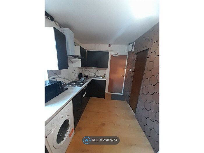 2 Bedroom Flat To Rent In Kingsland Road, Cardiff, CF5