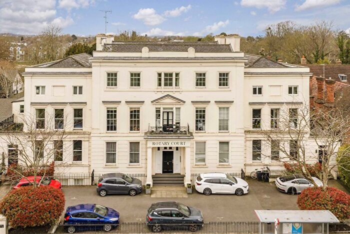 1 Bedroom Flat To Rent In Hampton Court Road, East Molesey, KT8