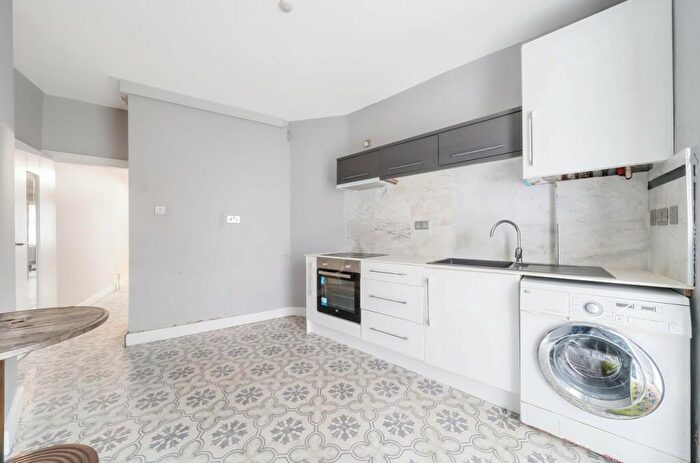 3 Bedroom Flat To Rent In Queen Caroline Street, London, W6