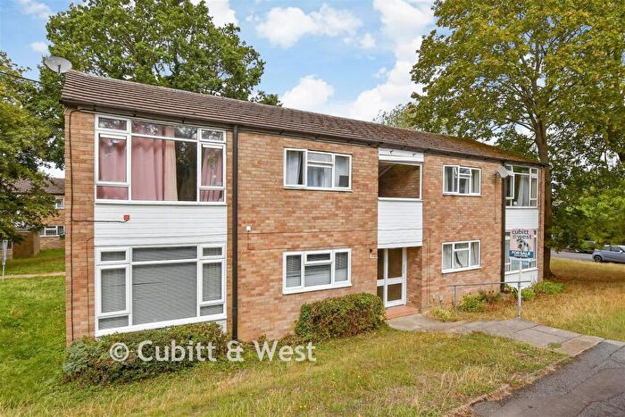 1 Bedroom Flat For Sale In Greathurst End, Bookham, Leatherhead, Surrey, KT23