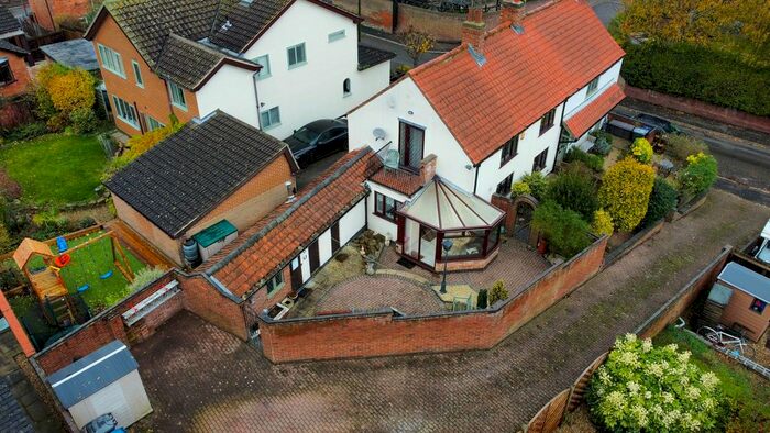 2 Bedroom Cottage For Sale In Main Street, Willoughby On The Wolds, LE12