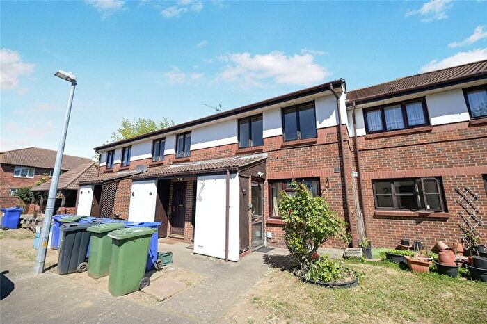 1 Bedroom Flat To Rent In Brimfield Road, Purfleet-On-Thames, Essex, RM19