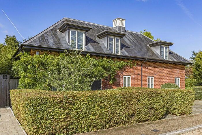 3 Bedroom Semi-Detached House To Rent In Willis Grove, Balls Park, SG13