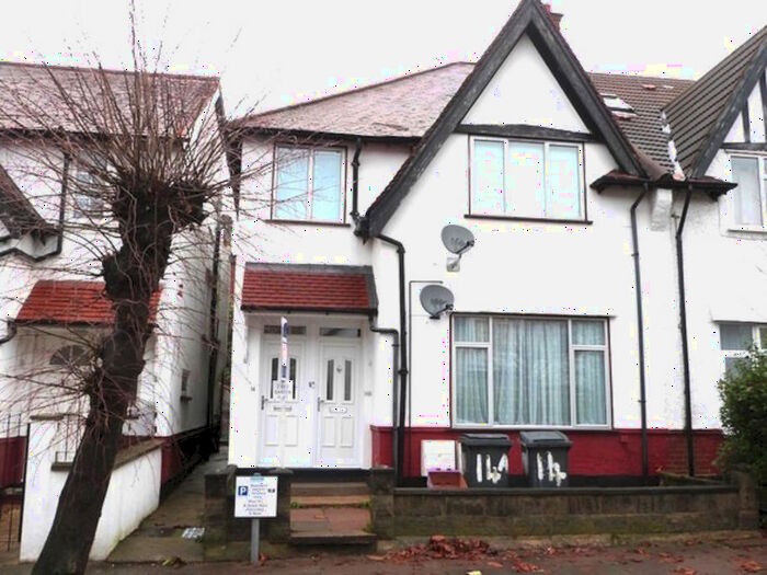 2 Bedroom Flat To Rent In Aylth Gardens, London, NW11